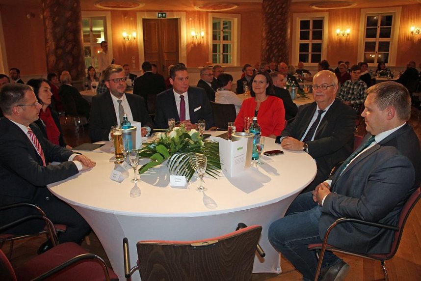 Absolventen f&uuml;r ausgezeichnete   Ausbildungsergebnisse geehrt