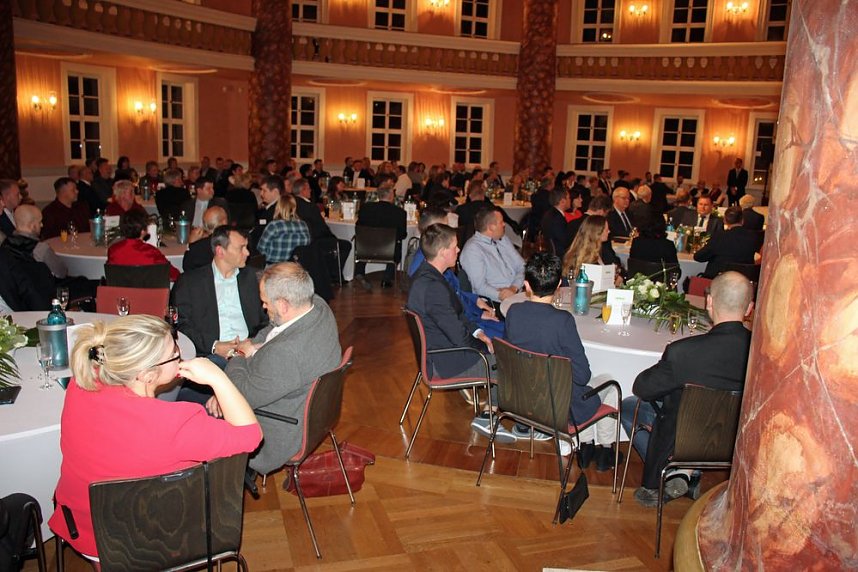 Absolventen f&uuml;r ausgezeichnete   Ausbildungsergebnisse geehrt