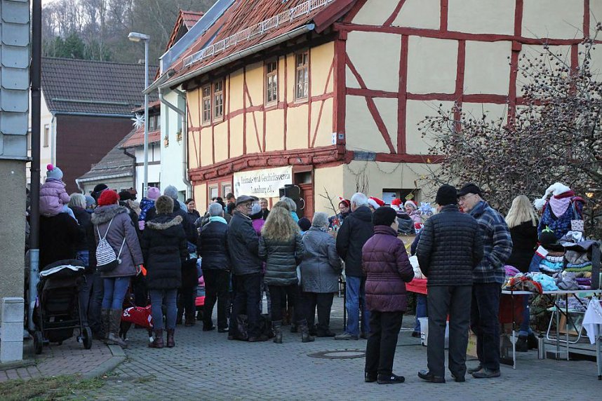 Feiner Weihnachtsmarkt in Jechaburg