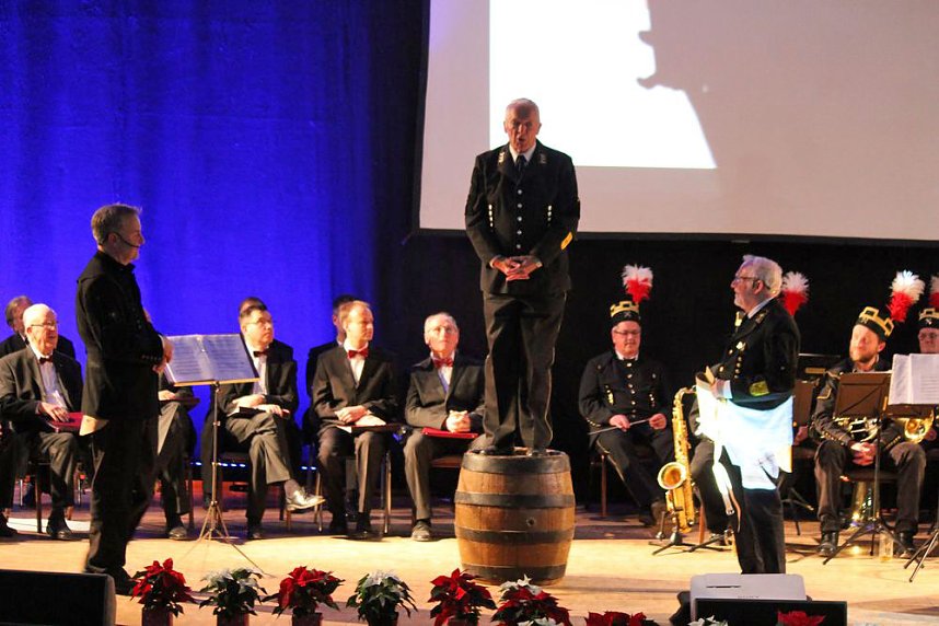 Zwei Mal Ehrenarschleder verliehen