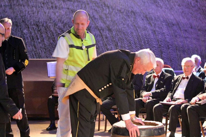 Zwei Mal Ehrenarschleder verliehen