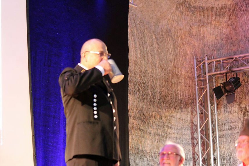 Zwei Mal Ehrenarschleder verliehen