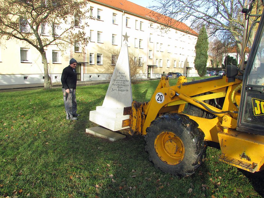 Sanierter Juri-Gagarin-Stein ziert wieder das Arterner Stadtbild