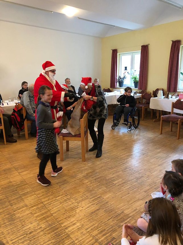 Kommunikatives Fr&uuml;hst&uuml;ck mit Weihnachtsprogramm