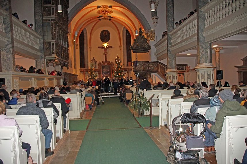 Kinder bringen Licht ins Dunkel