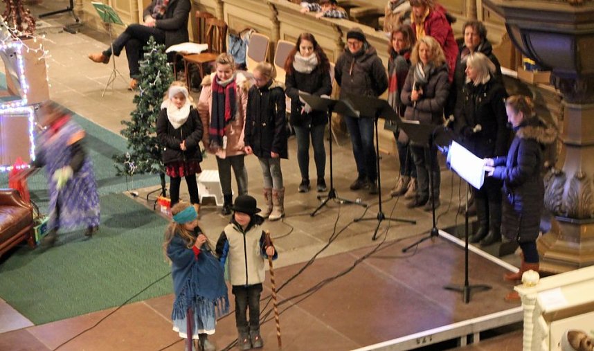 Kinder bringen Licht ins Dunkel