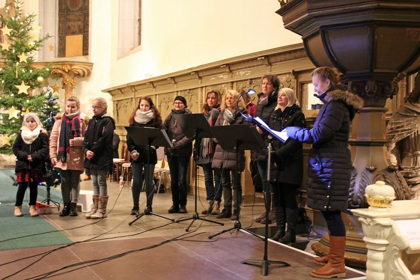 Kinder bringen Licht ins Dunkel