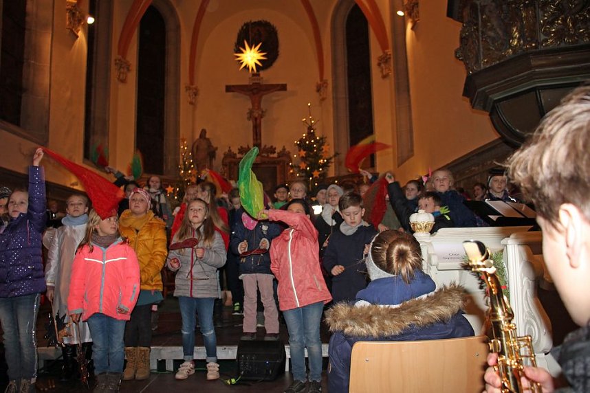 Kinder bringen Licht ins Dunkel