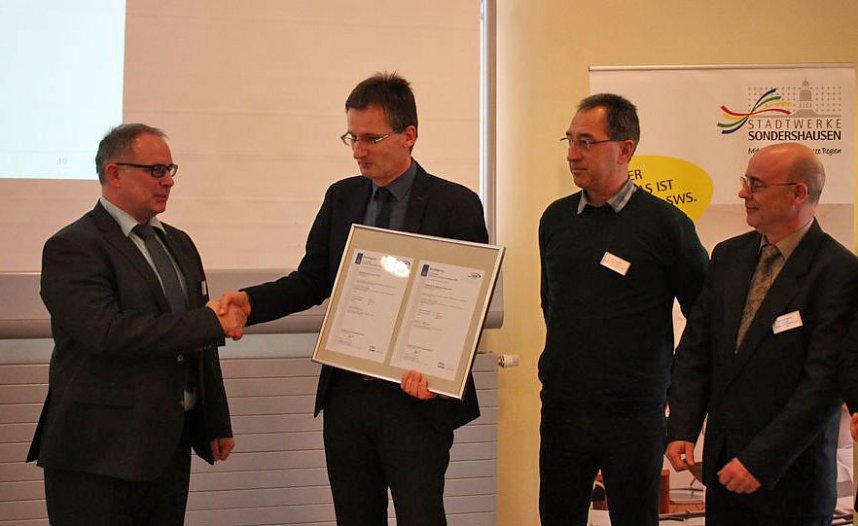 G&uuml;tezertifikate f&uuml;r Technisches Sicherheitsmanagement &uuml;bergeben