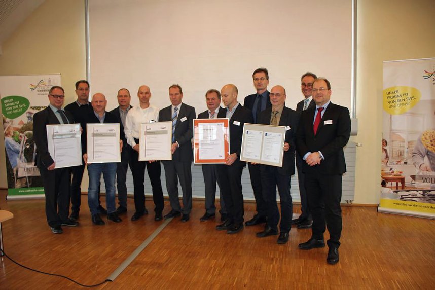 G&uuml;tezertifikate f&uuml;r Technisches Sicherheitsmanagement &uuml;bergeben