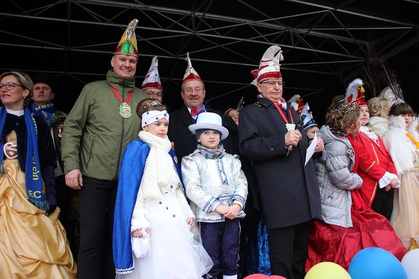 Rosenmontag auf dem Markt Sondershausen