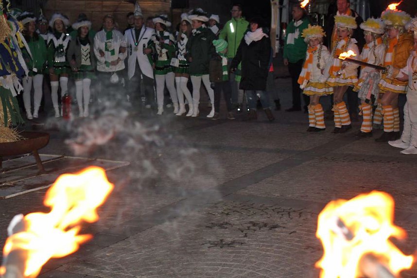 Nubbel den Flammen &uuml;bergeben