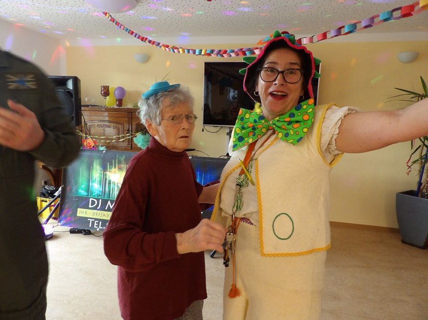 Faschingsfeier in der Tagespflege der VOLKSOLIDARIT&Auml;T