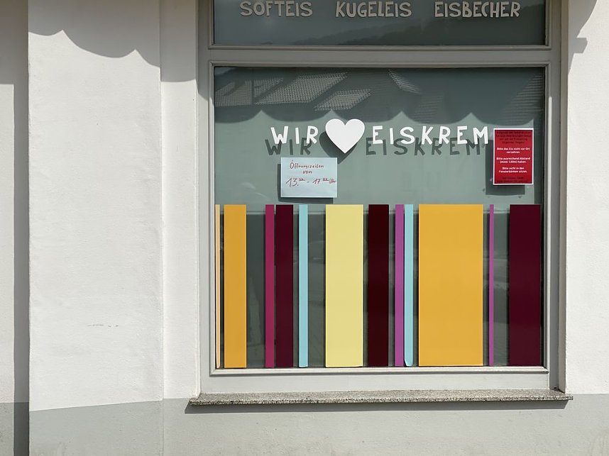 CORONA-REGELN beim Stra&szlig;enverkauf von Eis und Bratwurst