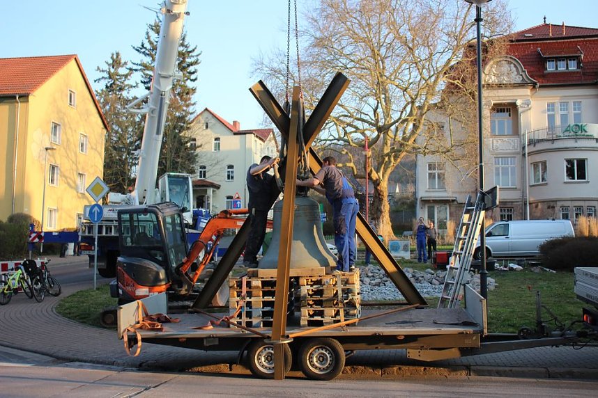 Ged&auml;chtnisglocke aufgestellt