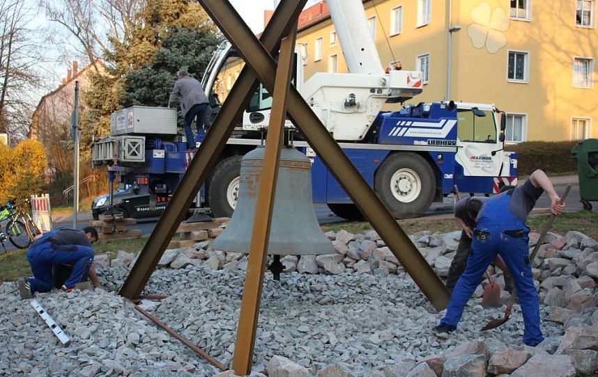 Ged&auml;chtnisglocke aufgestellt