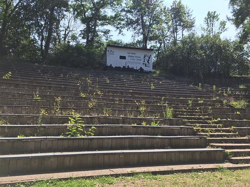 Beschattung das Planschbecken f&uuml;r Kleinkinder eingeweiht