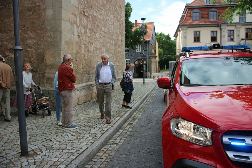 Zwei neue Bronzeglocken werden eingebaut