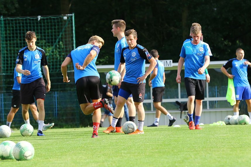 Trainingsauftakt des Oberliga-Kaders im AKS