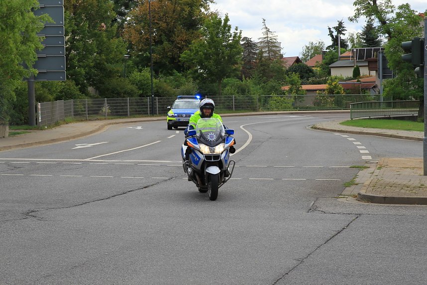 Panzer verlegt - Stau auf Autobahn