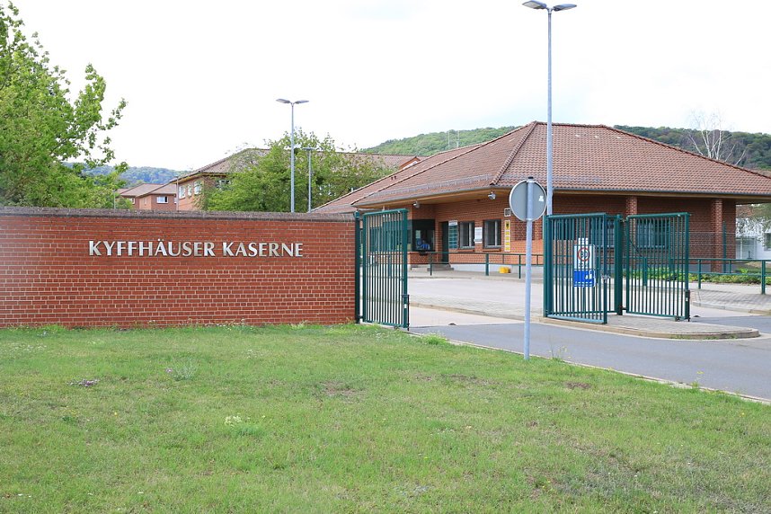 Panzer verlegt - Stau auf Autobahn