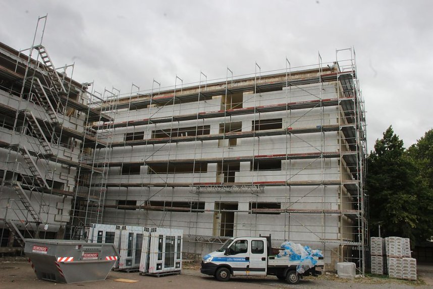 Innenstaatssekret&auml;r mit F&ouml;rderbescheiden f&uuml;r Feuerwehrfahrzeuge