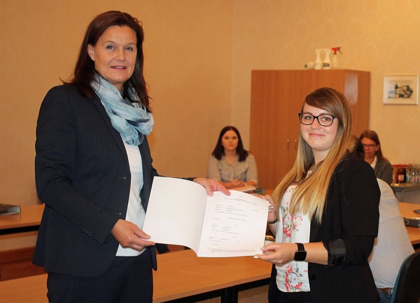 Arbeitsvertr&auml;ge &uuml;bergeben