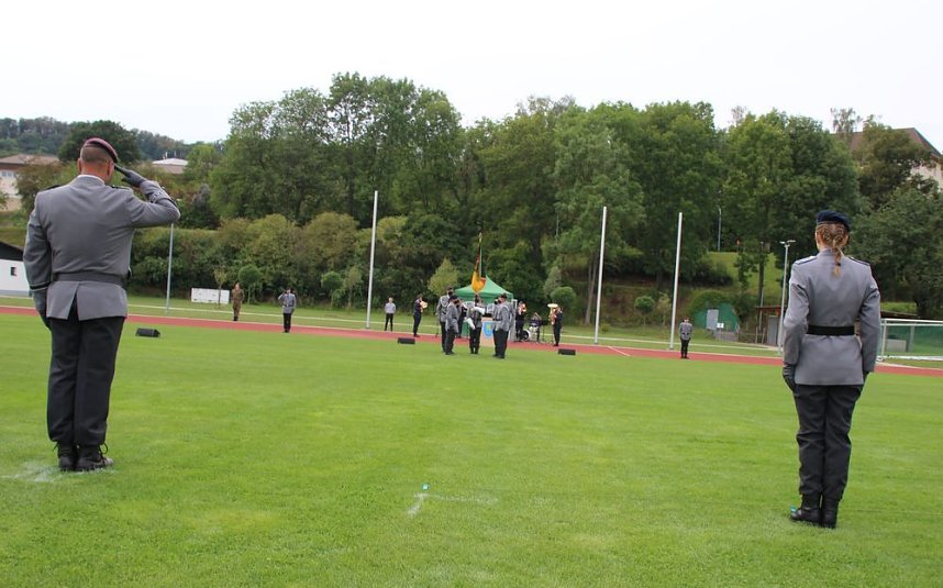 Soldatinnen und Soldaten vereidigt