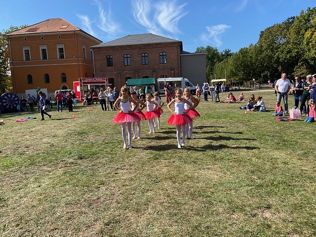 Die Eleven des Tanzstudio Radeva bereicherten das Programm zum Kindertag in Sondershausen