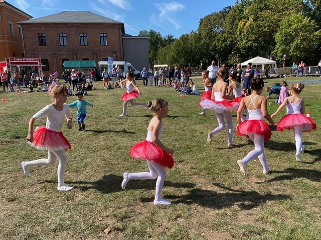 Die Eleven des Tanzstudio Radeva bereicherten das Programm zum Kindertag in Sondershausen