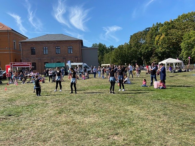 Die Eleven des Tanzstudio Radeva bereicherten das Programm zum Kindertag in Sondershausen