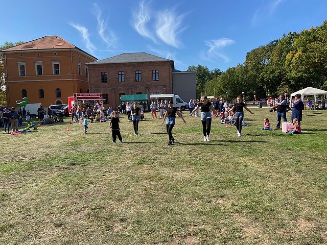 Die Eleven des Tanzstudio Radeva bereicherten das Programm zum Kindertag in Sondershausen