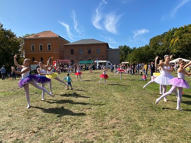 Die Eleven des Tanzstudio Radeva bereicherten das Programm zum Kindertag in Sondershausen