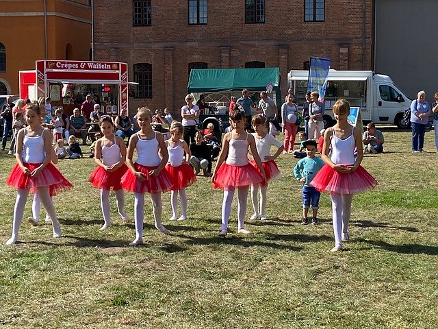 Die Eleven des Tanzstudio Radeva bereicherten das Programm zum Kindertag in Sondershausen