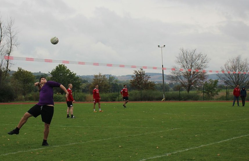 Faustball: Trotz Regens Turnier durchgezogen