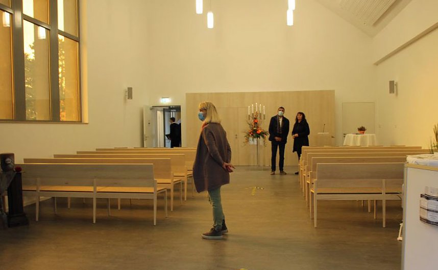 Sanierte Trauerhalle &uuml;bergeben