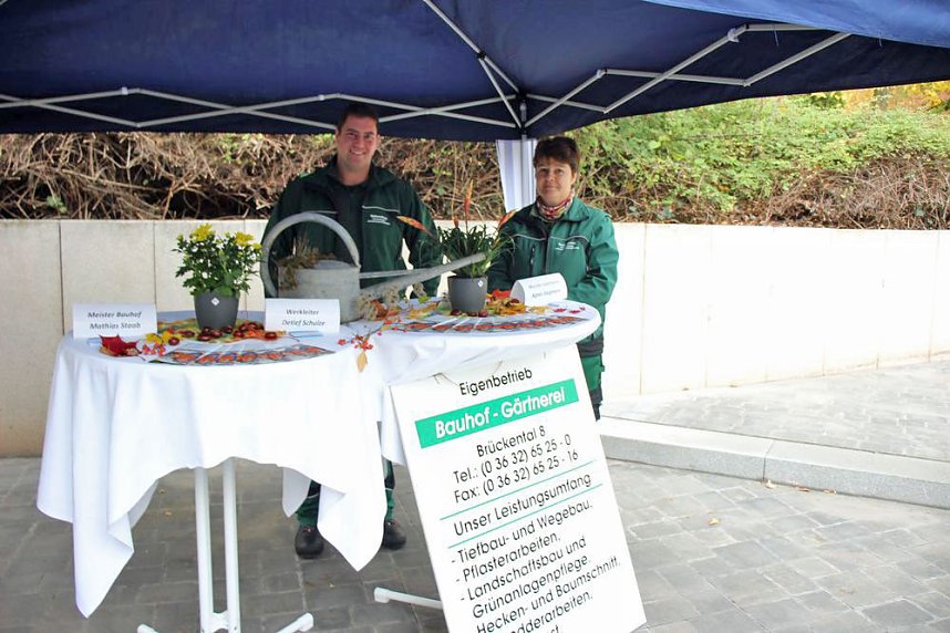 Sanierte Trauerhalle &uuml;bergeben