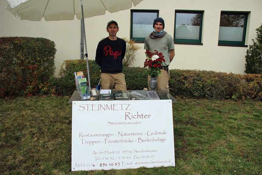 Sanierte Trauerhalle &uuml;bergeben