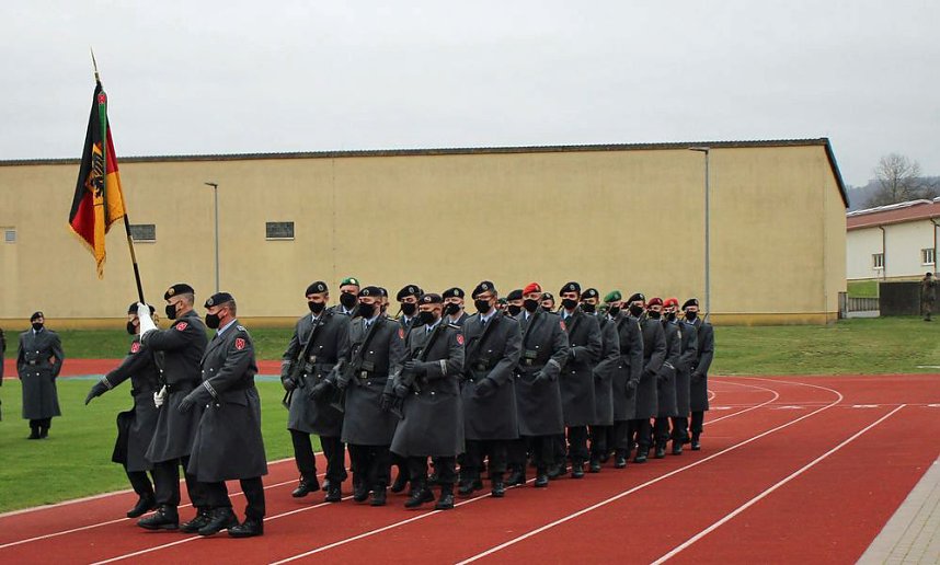 Vereidigung an einem geschichtstr&auml;chtigen Tag der Bundeswehr