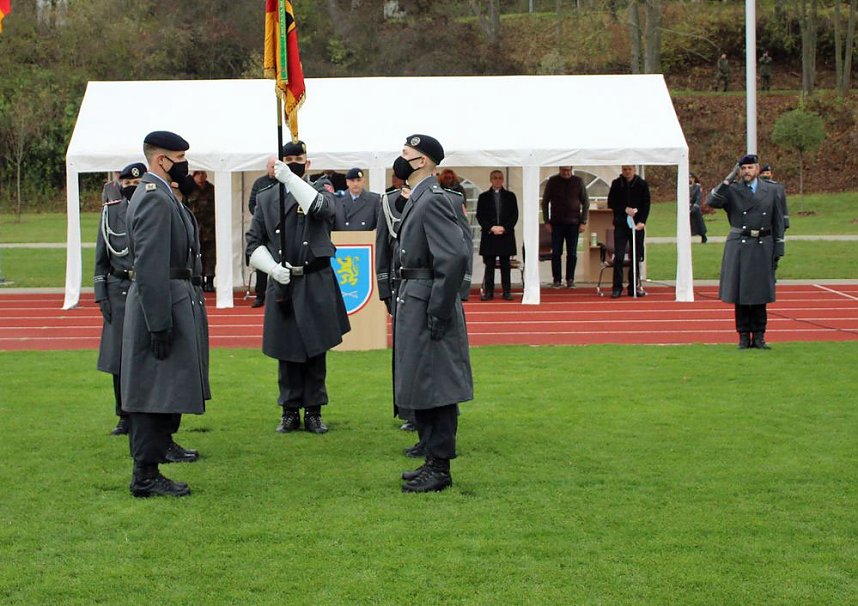 Vereidigung an einem geschichtstr&auml;chtigen Tag der Bundeswehr