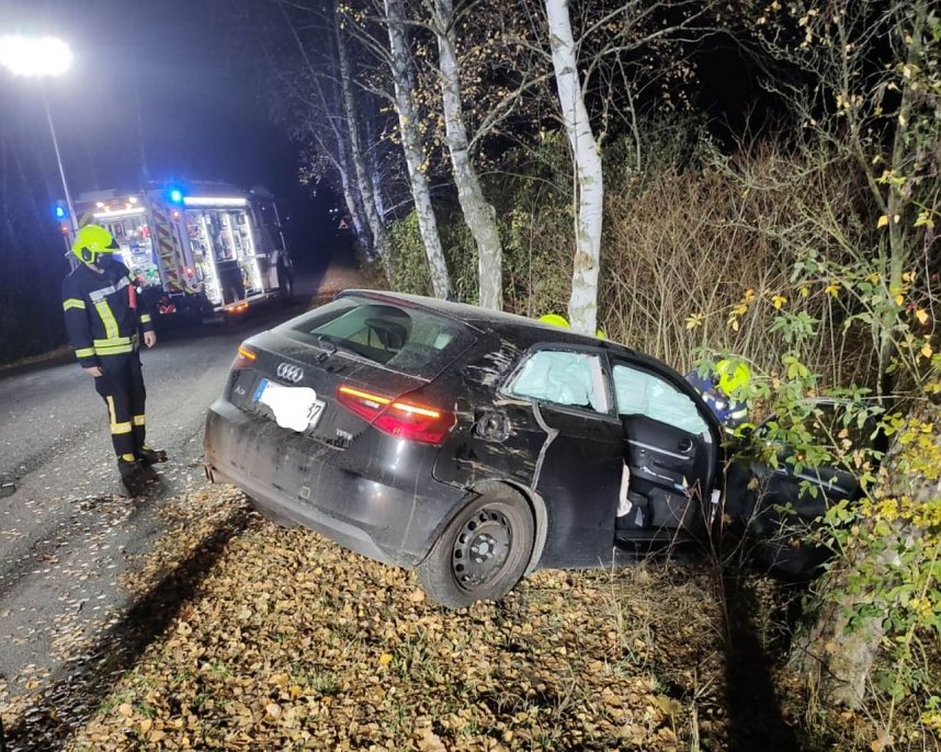 Unfall auf nassem aus