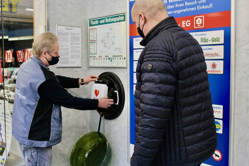 v.l. Haustechniker Klaus Simionoff, B&uuml;rgermeister von Sondershausen Steffen Grimm