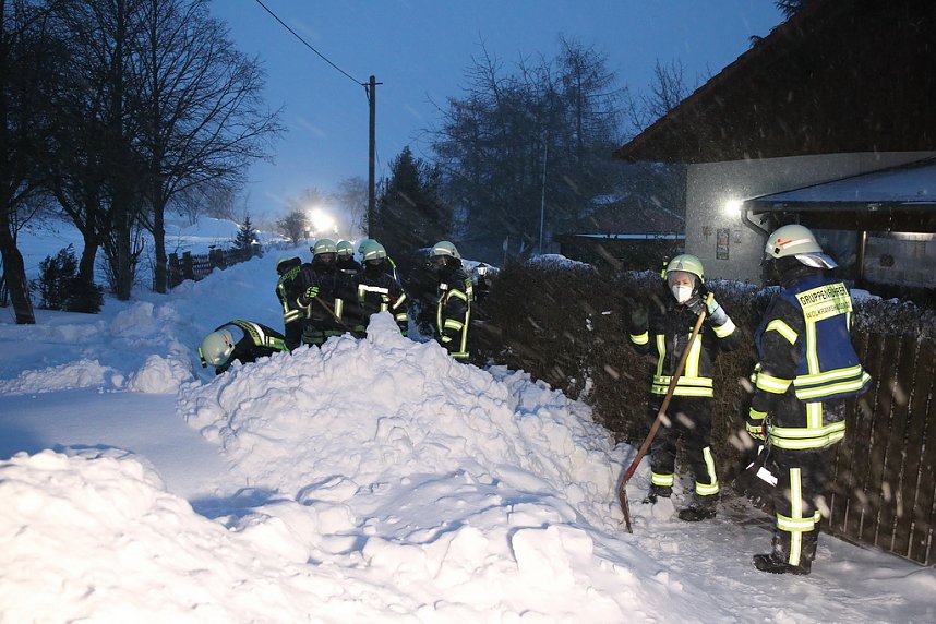 Feuerwehr befreit Anwohner