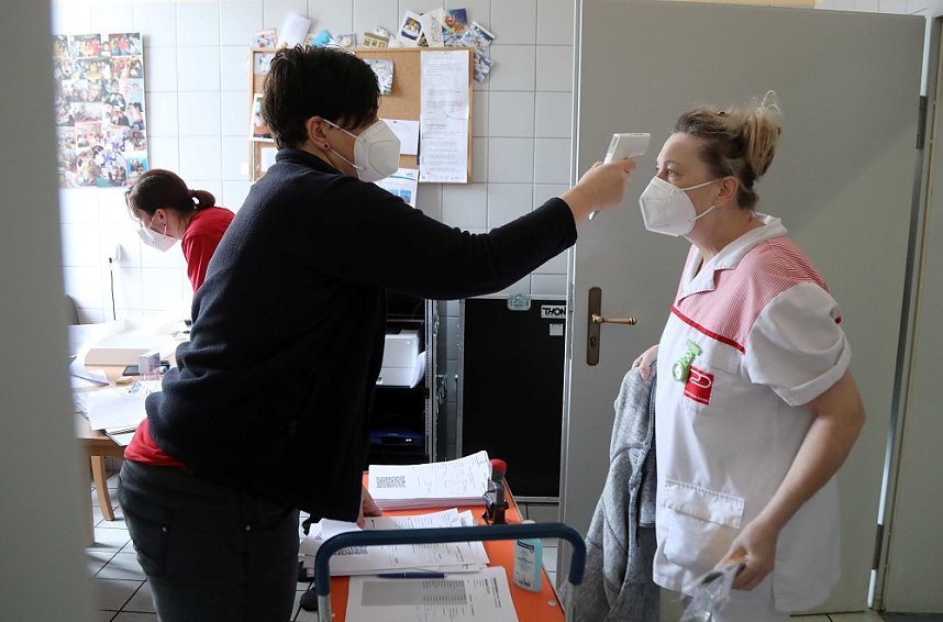 Covid19 Impfung im Pflegeheim Schloss Sophie von K&uuml;hn in Gr&uuml;ningen und im Seniorenzentrum Am Waidhof 