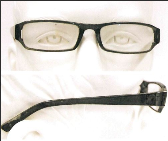 Wer hat eine Frau mit diesen Bekleidungsst&uuml;cken gesehen?