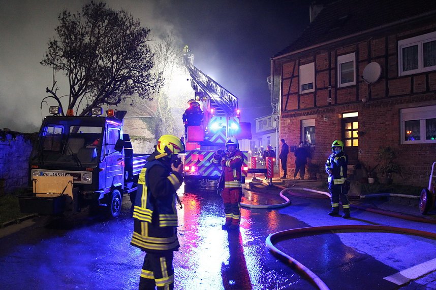 Garagenbrand in Feldengel