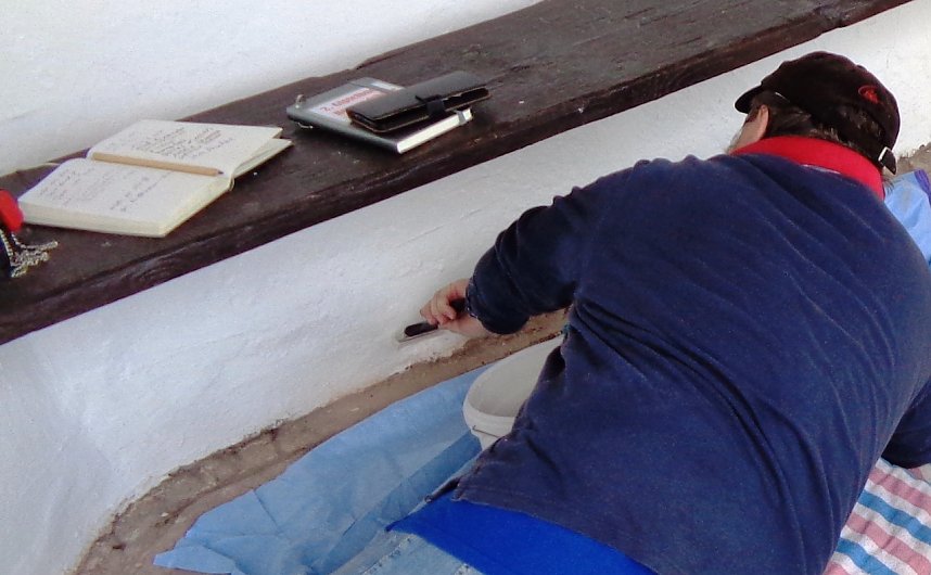 Viele flei&szlig;ige H&auml;nde halfen bei der Versch&ouml;nerung der Schutzh&uuml;tte