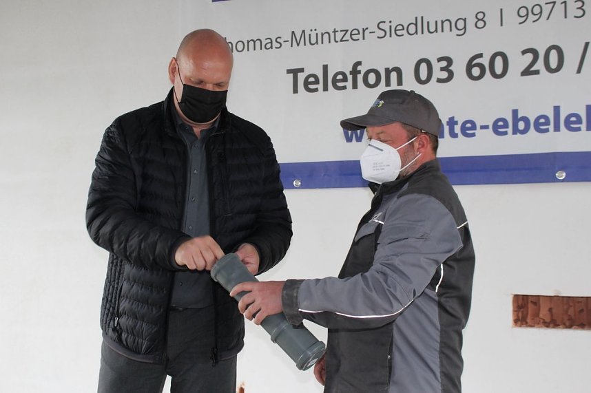 Steffen Grimm (B&uuml;rgermeister der Stadt Sondershausen); Thomas Gr&uuml;neberg (Polier).