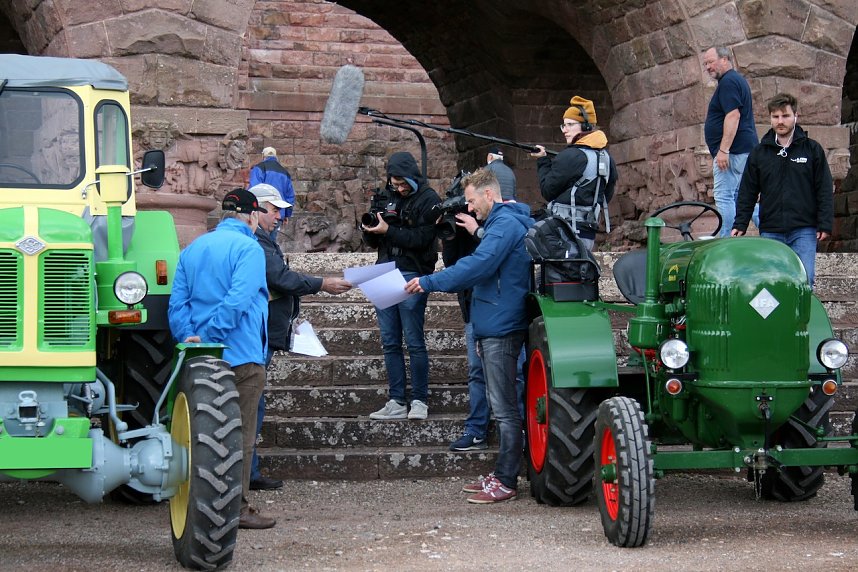 Traktortreffen vor der Kamera - der NDR drehte am Kyffh&auml;user-Denkmal