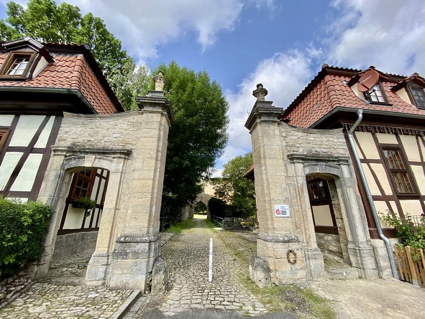 Eingang zum Schlosspark Ebeleben